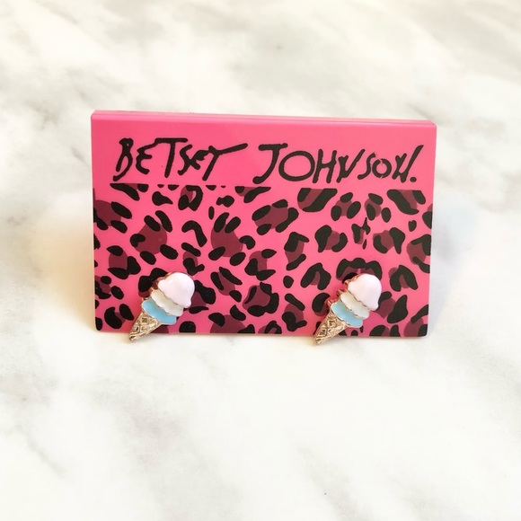 🎉 NWT Betsey Johnson Ice Cream Cone Stud Earrings